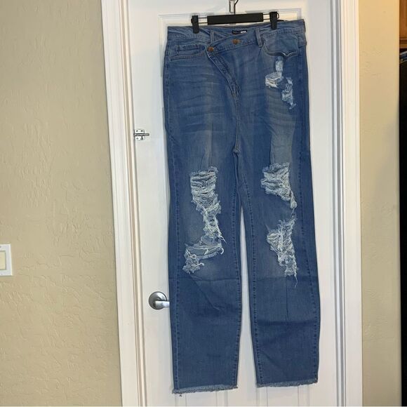Fashion Nova Don’t Get Crossed Over Slouch Fit Jeans Size 18 Distressed - Picture 1 of 12
